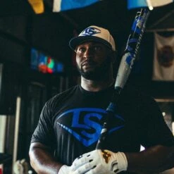 2023 Louisville Slugger Everett Williams 2.0 12" USSSA Slowpitch Softball Bat: WBL2738010 11 2023 Louisville Slugger Everett Williams 2.0 12" USSSA Slowpitch Softball Bat: WBL2738010 -Baseball Equipment Store 2023 Louisville Slugger Everett Williams Pass Em Out Slowpitch Softball bat Lifestyle 1